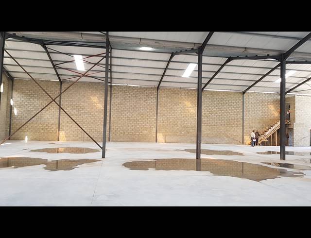 1,107M² FACTORY TO LET IN SAXENBURG PARK 2